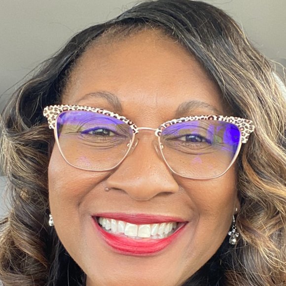 Meet your Posher, Carla - Picture 2 of 2